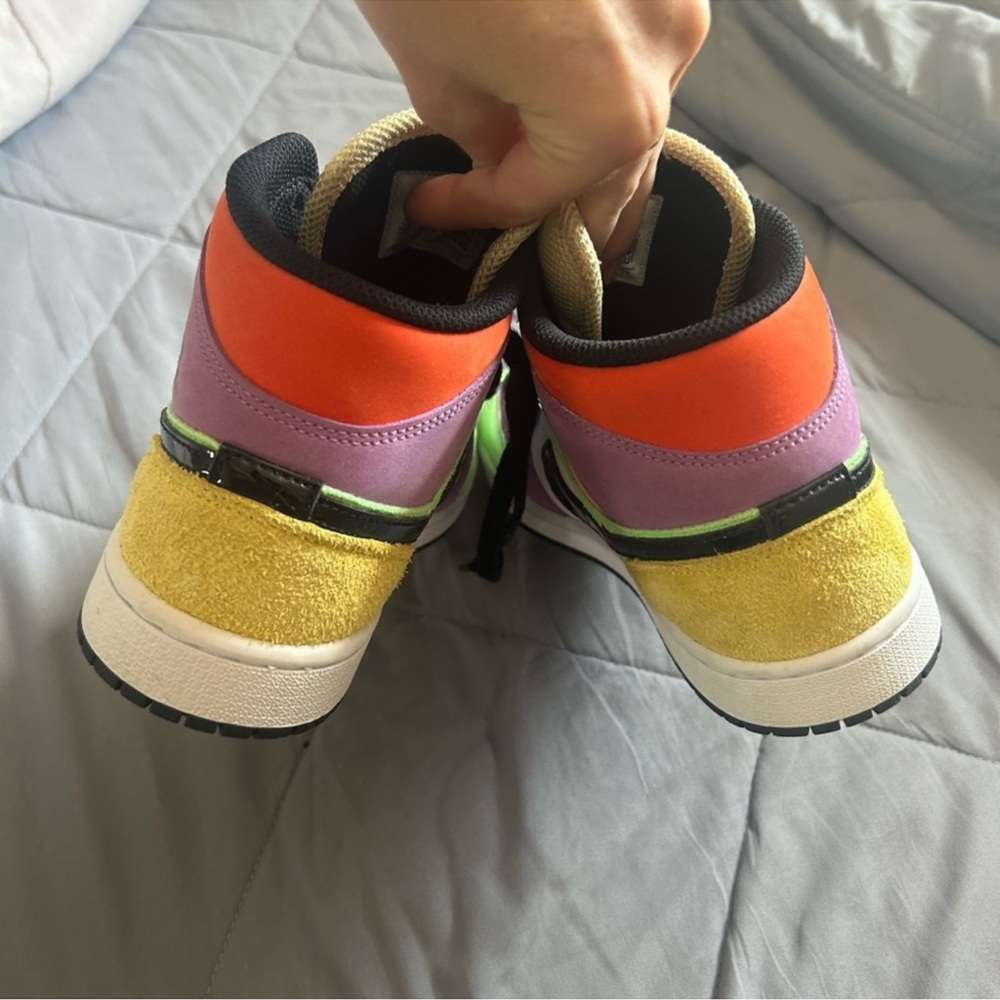 Womens Air Jordan Nike - Picture 5 of 6